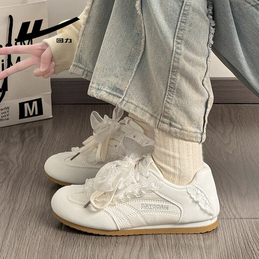 Os novos sapatos de treino morais de moda versáteis com sensação de design da Warrior, sapatos coreanos de primavera de alto valor, sapatos simples de mulher simples com blocos de cor