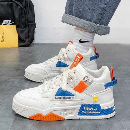 Sapatos masculinos de verão, novos sapatos altos respiráveis, sapatos brancos versáteis e modernos, ténis de sola grossa, ténis casuais