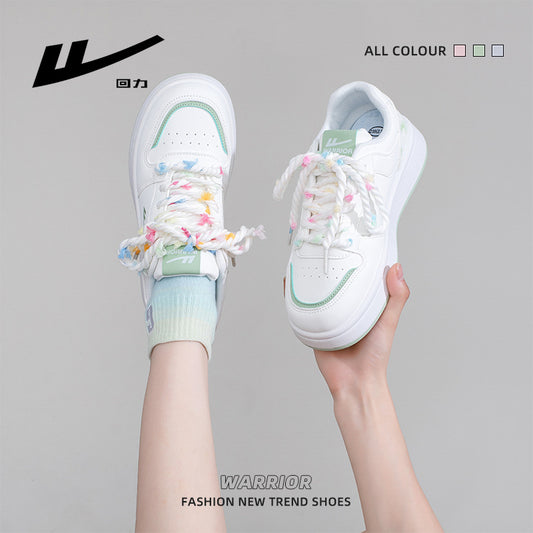 Sapatos Warrior matcha verde dopamina com sola grossa, sapatos quentes de estudante com atacadores, tie-dye e respiráveis, sapatos femininos de alto valor com blocos de cor