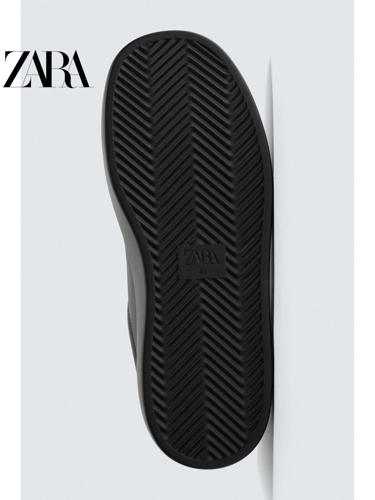 ZARA Coleção Verão 2026 - Sapatos Masculinos: Tênis Simples de Bico Quadrado, Sola Grossa e Cadarço Leve - 2201820 800