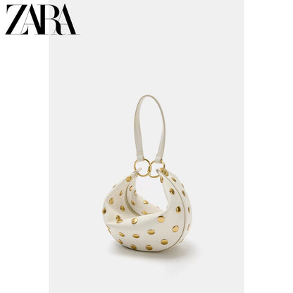 Bolsa feminina ZARA, lançamento da coleção verão 2026, com detalhes em rebites e zíper com argola metálica, modelo ombro, código 6094810 850.