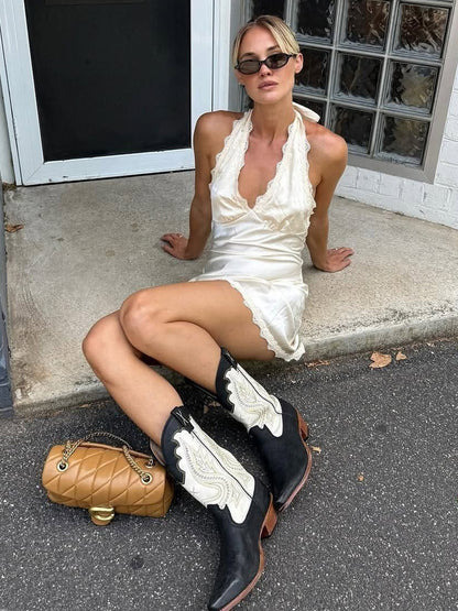 Vestido curtíssimo em reviravolta em V profundo e com renda em estilo europeu, americano e francês, sexy, oco e sem costas