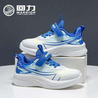 Os novos sapatos infantis versáteis e na moda da Warrior, sapatos casuais confortáveis com blocos de cor, sapatos desportivos de exterior de alta aparência e adesivo frio