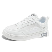 Sapatos casuais casuais de outono na moda masculinos em estilo coreano em pele quente, sapatos desportivos desportivos versáteis que aumentam a altura, pequenos sapatos brancos da moda para adolescentes