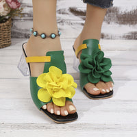 Sandálias europeias e americanas de estilo francês transfronteiriço sem fadiga para roupa exterior, sapatos femininos, novas sandálias florais de tamanho grande com bico quadrado estilo fada para comércio de exportação