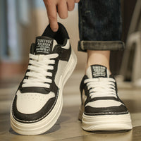 Sapatos de Homem Ténis Brancos Versáteis Primavera 2024, Sapatos Casuais Casuais Impermeáveis de Homem em Pele, Sapatos Brancos de Sola Grossa Que Aumentam a Altura e Sapatos Modernos