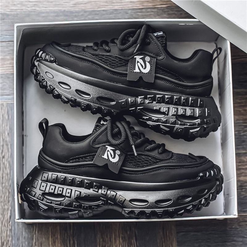 Sapatos masculinos de verão, novos sapatos desportivos de malha respirável, sapatos casuais casuais para homens na moda, versáteis e de sola grossa que aumentam a altura