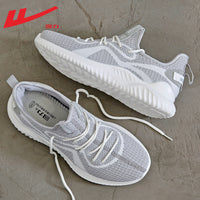 Sapatilhas desportivas Warrior com sola macia, novas sapatilhas de coco de malha respiráveis, sola leve de malha preta e sapatos casuais para homens