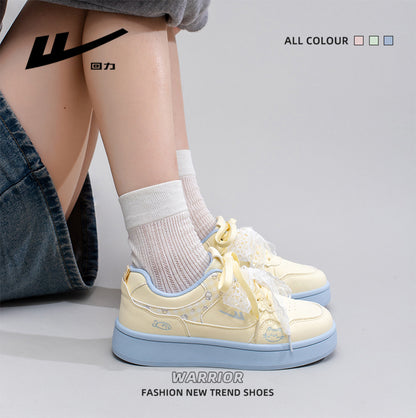 As novas sapatilhas femininas versáteis e na moda 2026, ténis confortáveis com blocos de cor, sapatos casuais coreanos de alto valor
