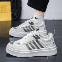 Sapatos de Homem 2025 Verão Novos Sapatos Brancos Respiráveis, Ténis Desportivos Leves e Que Aumentam a Altura, Ténis Simples e Versáteis para Estudantes