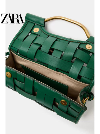 Bolsa feminina ZARA, lançamento da coleção verão 2026, com efeito trançado, modelo envelope extralongo, código 6404710 500.