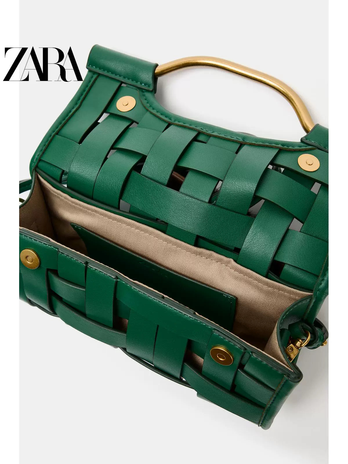 Bolsa feminina ZARA, lançamento da coleção verão 2026, com efeito trançado, modelo envelope extralongo, código 6404710 500.