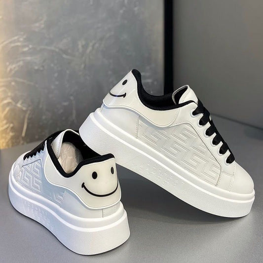 Novos sapatos respiráveis com sola espessa e para aumento de altura, sapatos desportivos casuais e versáteis na moda, sapatos brancos masculinos