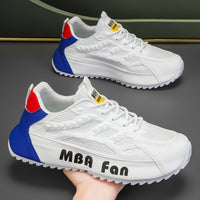 Novos Sapatos Brancos Brancos de Verão 2025 de Rede Fina Fino Respiráveis Respiráveis Desportivos Versáteis Brancos Ténis Forrest Dad para Aumento de Altura