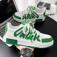 Sapatos de primavera para homem, novos sapatos casuais flexíveis e modernos ao estilo Hong Kong, sapatos juvenis, sapatos desportivos brancos e modernos