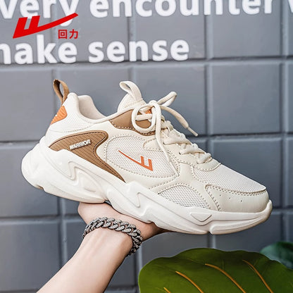 Sapatos masculinos de desporto ligeiro Warrior Student, sapatos casuais de rede premium respiráveis, sapatos coreanos de caminhada de exterior modernos e fixes à venda por grosso