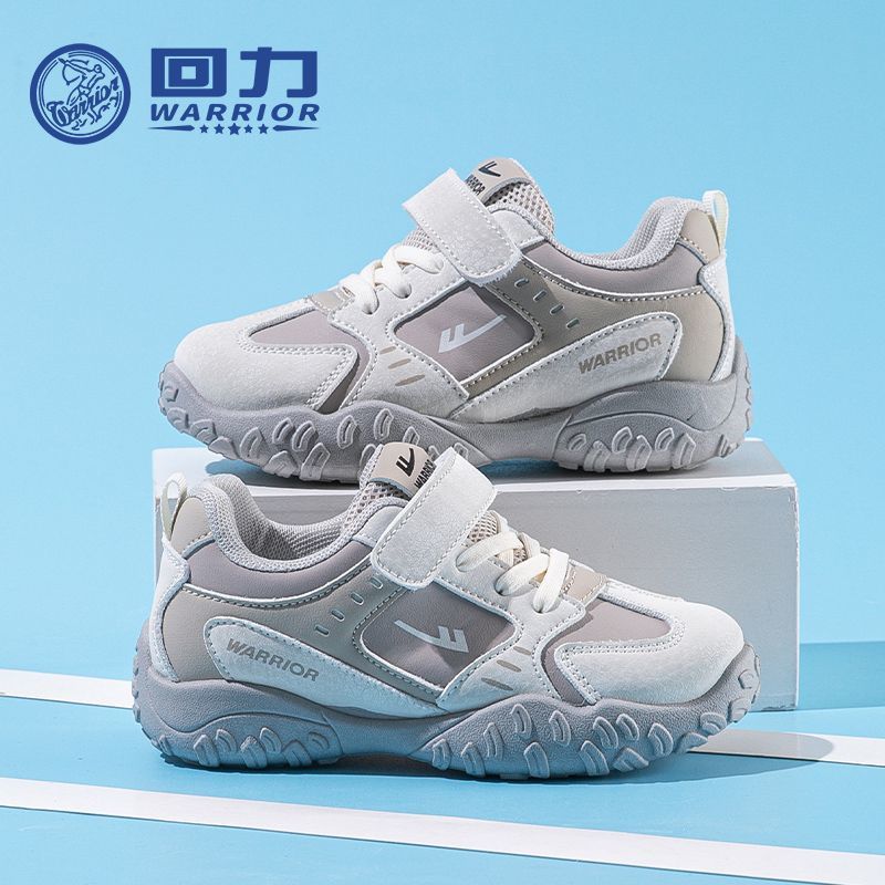 Os novos sapatos infantis modernos, versáteis e confortáveis da Warrior 2026, sapatos casuais de alto valor com blocos de cor, sapatos desportivos estilosos e fixes