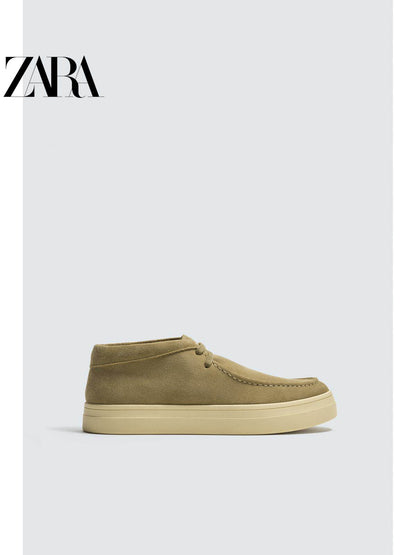 Oferta especial ZARA: Sapatos masculinos selecionados com acabamento em camurça, bico redondo e cadarço, 2457620 102