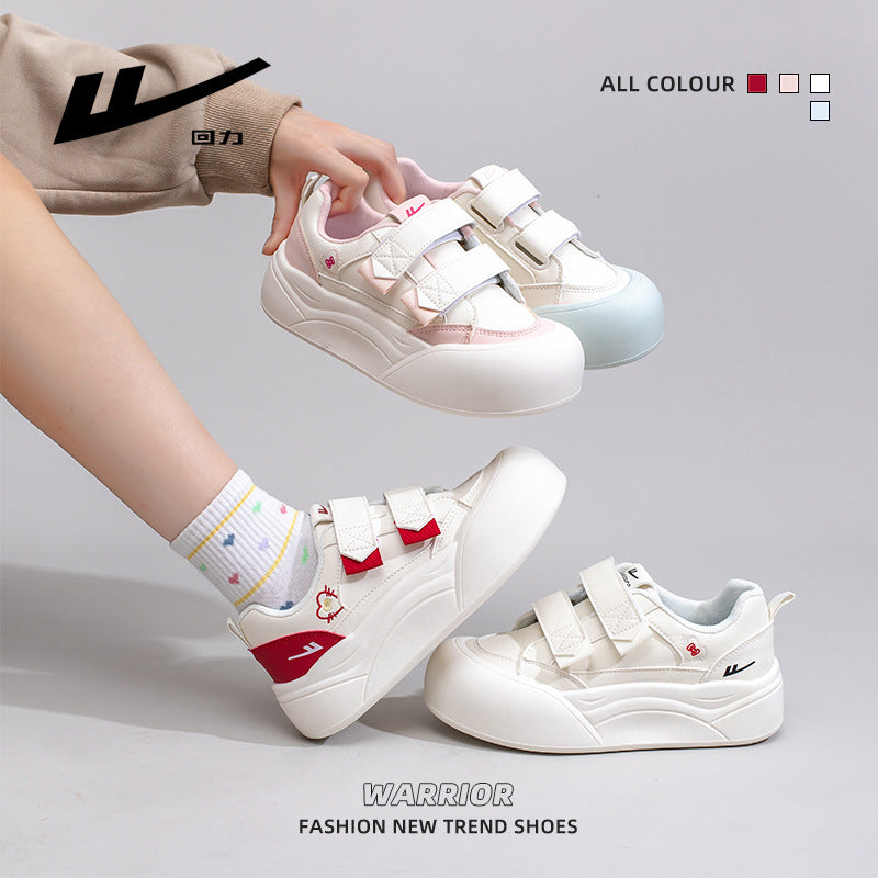 Sapatos mágicos Warrior com sola grossa e tampo baixo, versáteis individuais femininos coreanos, sapatos casuais de estilo universitário de alta estética