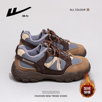 Os novos sapatos de sola grossa da Warrior Merald, sapatos de treino moral, sapatos de algodão confortáveis forrados a polar de inverno, sapatos de viagem versáteis e quentes de viagem com blocos de cor