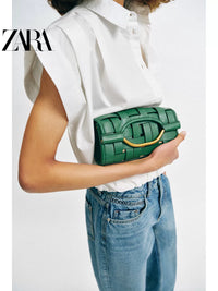 Bolsa feminina ZARA, lançamento da coleção verão 2026, com efeito trançado, modelo envelope extralongo, código 6404710 500.