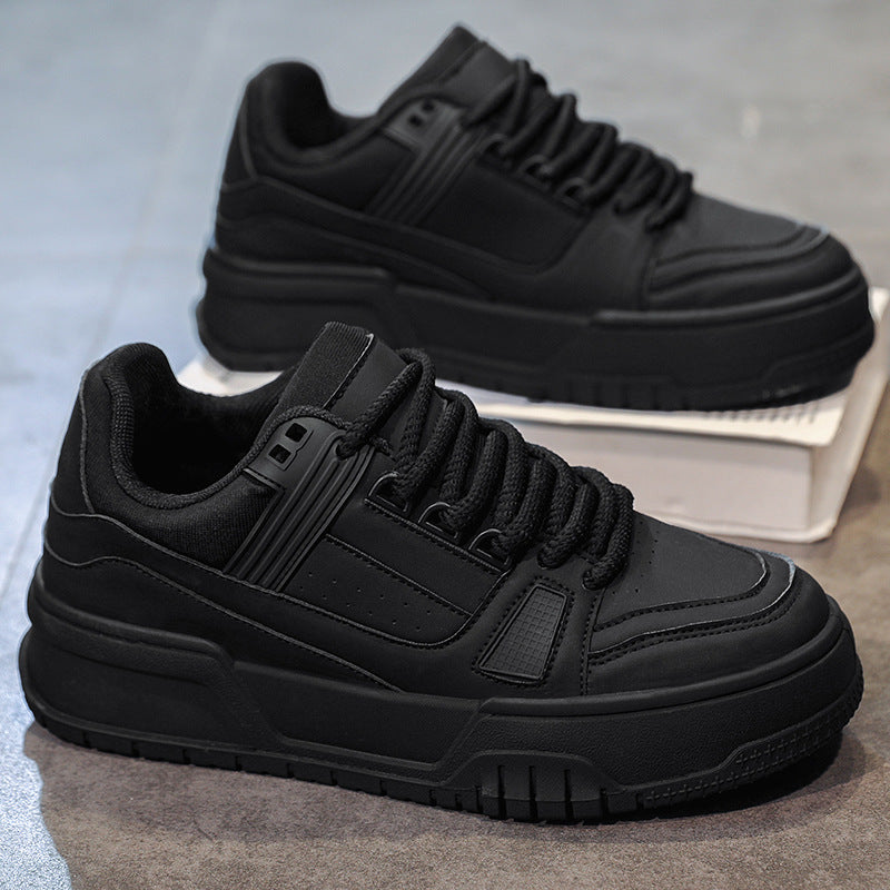 Sapatos masculinos 2024 novo verão na moda, versáteis desportivos casuais casuais brancos, ténis brancos de sola grossa que aumentam a altura