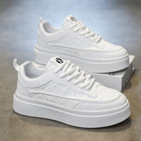 Sapatos de Homem Outono 2025 Novos Sapatilhos Desportivos Respiráveis Brancos de Sola Grossa, Sapatos de Painel de Pele de Homem de Homem Painel, Sapatos Casuais Modernos ao Estilo Coreano