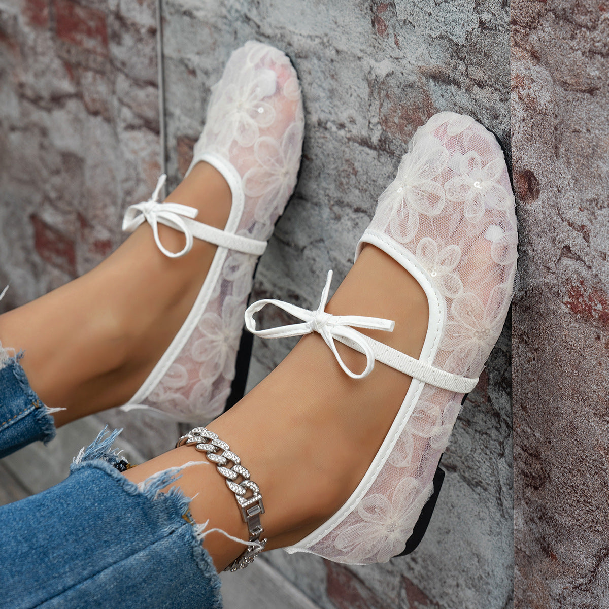 Novos sapatos transfronteiriços europeus e americanos de malha de verão respiráveis, sapatos femininos franceses de biqueira redonda rasos e de tira simples