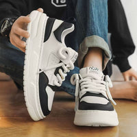 Sapatos masculinos 2025 novos sapatos casuais respiráveis de primavera desportivos, ténis modernos, sapatos de prancha de alta gama, ténis brancos versáteis de sola grossa e versáteis
