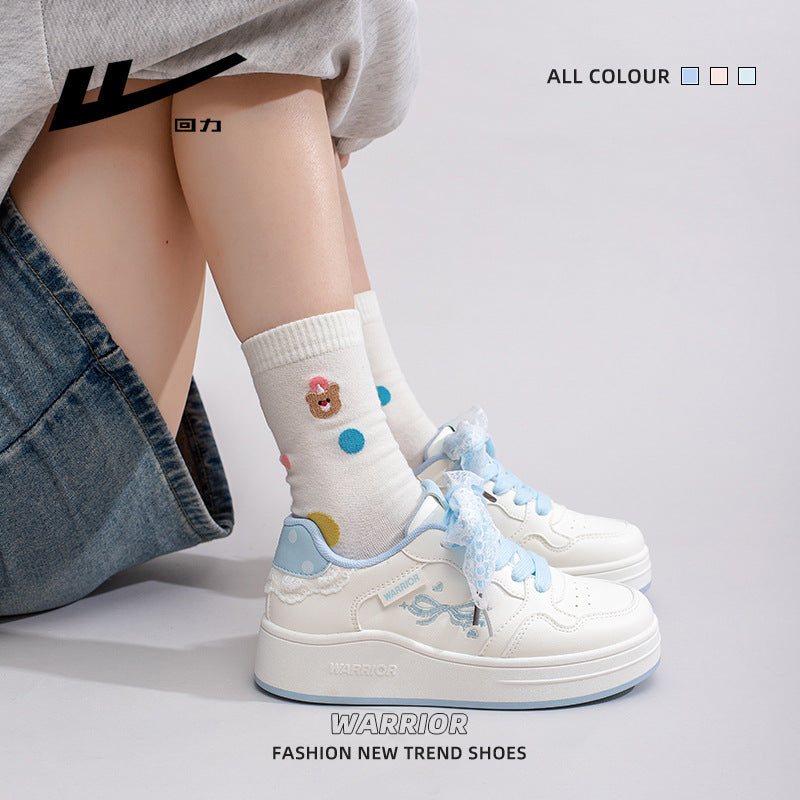 Os novos ténis de skate de cano baixo, confortáveis e versáteis, laço com blocos de cor, sapatos casuais de alto custo-benefício, design elegante para mulheres