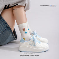 Os novos ténis de skate de cano baixo, confortáveis e versáteis, laço com blocos de cor, sapatos casuais de alto custo-benefício, design elegante para mulheres