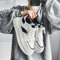 Sapatos masculinos, ténis brancos primaveres, ténis modernos de sola grossa masculina, sapatos desportivos desportivos versáteis para homens que aumentam a temperatura