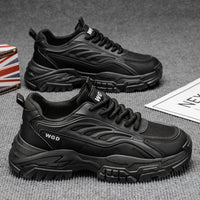 Ténis masculinos, sapatos de rede de verão 2025 para homem, sapatos casuais casuais de sol grosso, respiráveis e versáteis