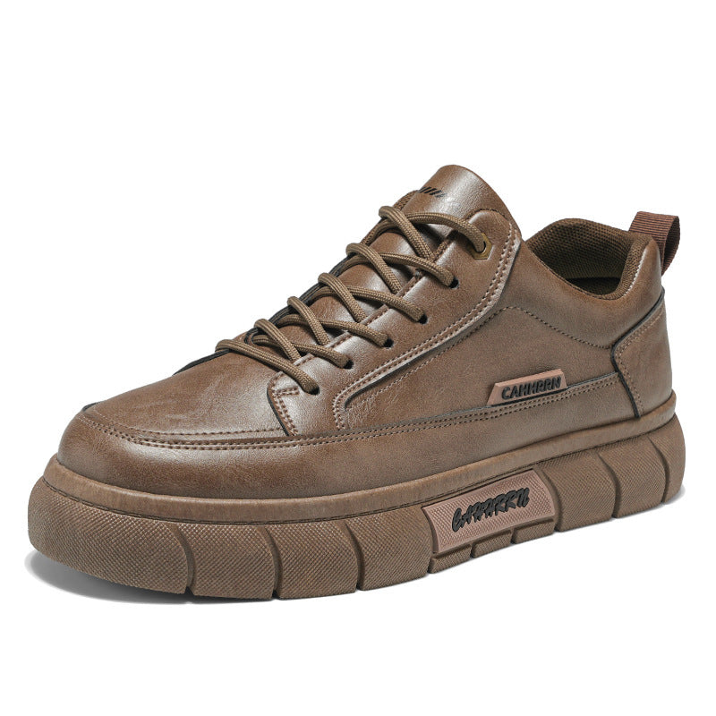 Novos sapatos antiderrapantes impermeáveis e respiráveis para os homens, sapatos pretos de couro modernos e versáteis, sapatos desportivos casuais para prancha
