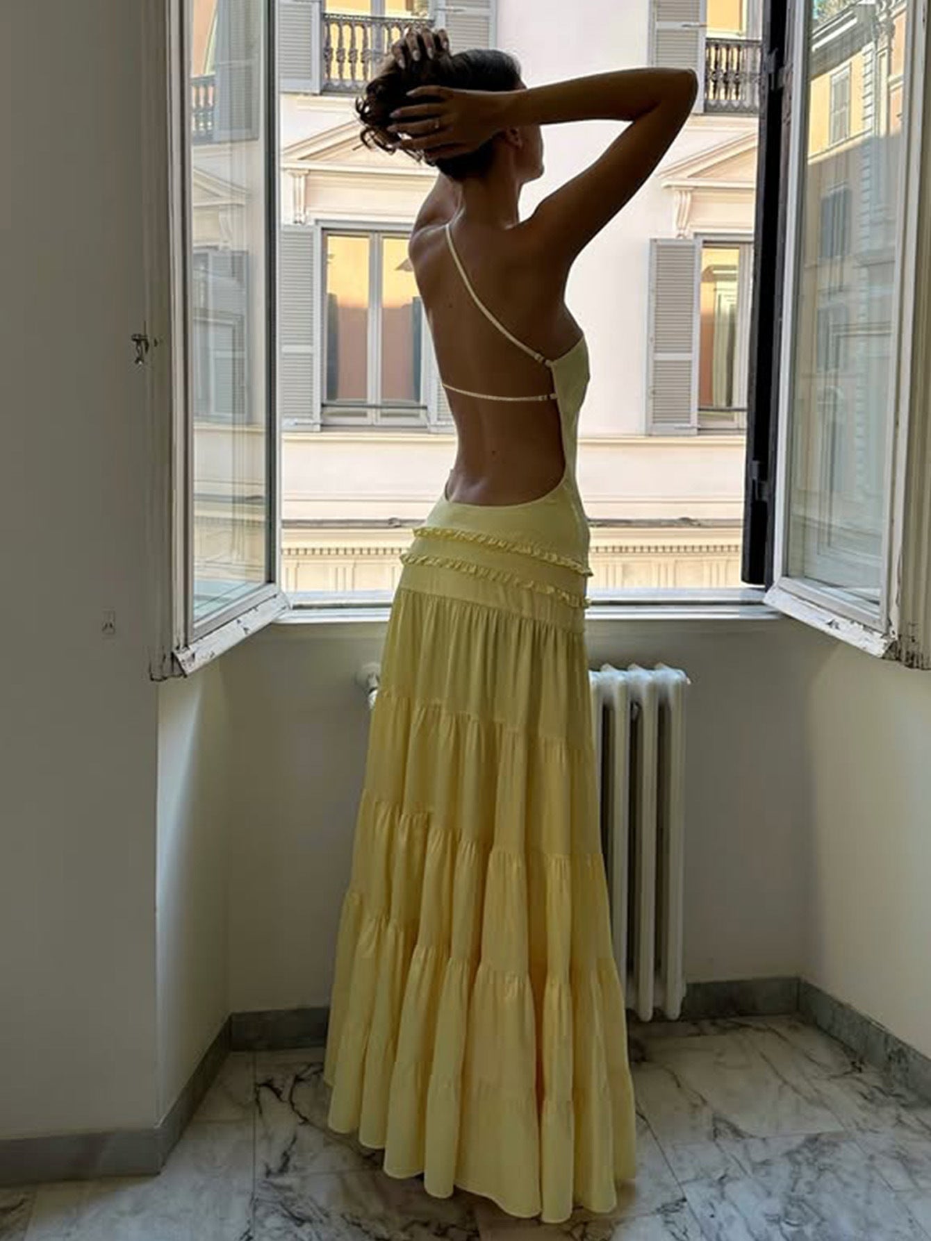 Vestido transfronteiriço novo e vendido pela Europa e América, vestido longo de retalhos, de um ombro, plissado e multicamadas, sexy, sem costas ocas, remendado, para mulheres
