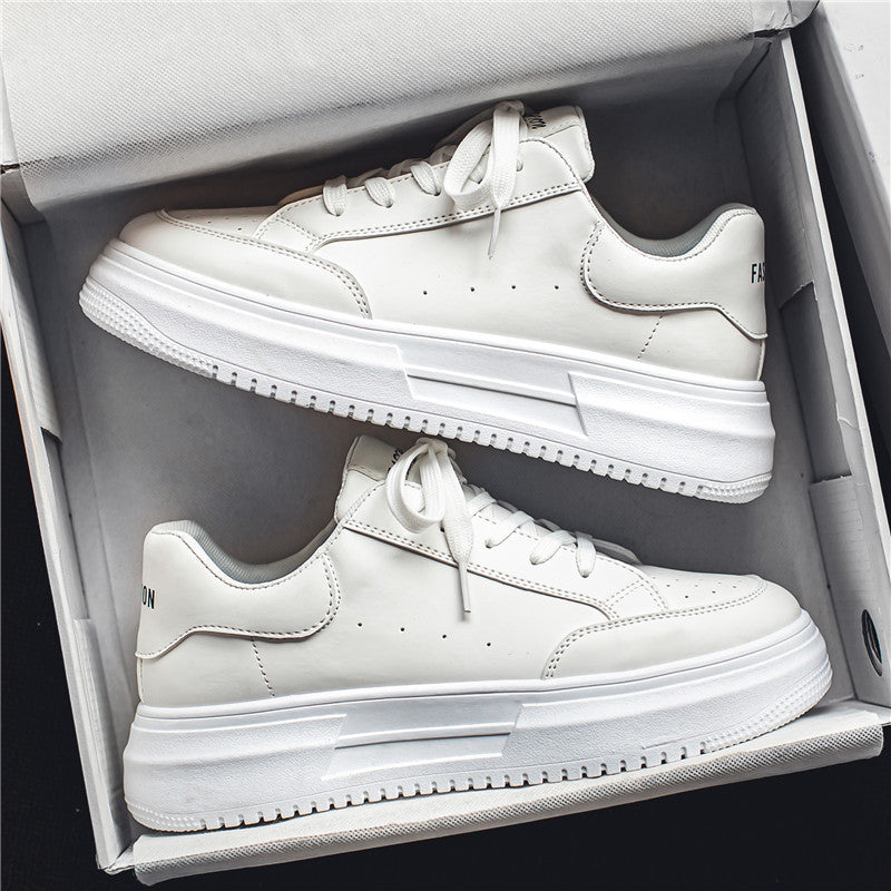 Sapatos brancos de pele grossa com sola espessa e na moda da primavera, ténis desportivos casuais para jovens e respiráveis
