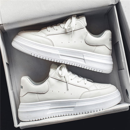 Sapatos brancos de pele grossa com sola espessa e na moda da primavera, ténis desportivos casuais para jovens e respiráveis
