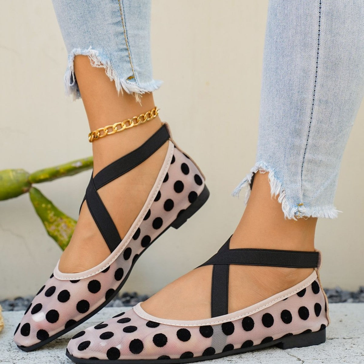 Sapatos casuais casuais casuais planos, de salto baixo, de salto baixo, de grande tamanho, transfronteiriços, novas sandálias femininas de malha respirável com bolinhas de verão