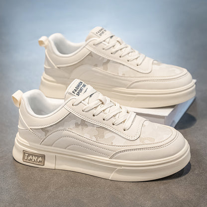 Sapatos casuais casuais de outono na moda masculinos em estilo coreano em pele quente, sapatos desportivos desportivos versáteis que aumentam a altura, pequenos sapatos brancos da moda para adolescentes