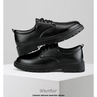 Sapatos de couro guerreiro masculinos, roupa formal de negócios, sola casual macia respirável para todas as estações, estilo britânico, sapatos pretos para noivo que aumentam a altura