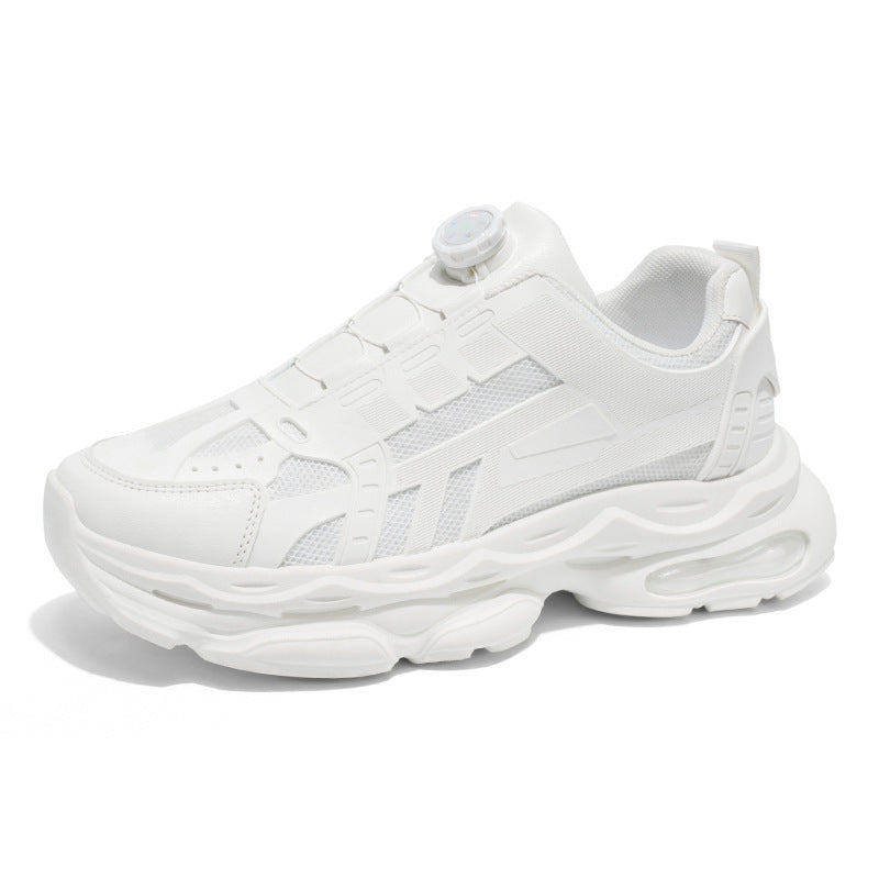Sapatos masculinos de verão 2025 Novos sapatos brancos respiráveis, sapatos desportivos versáteis e de sola grossa para homens na moda, sapatos casuais