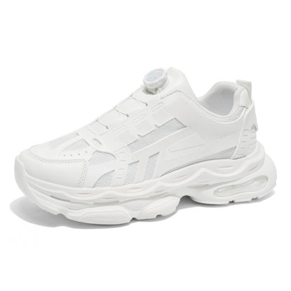 Sapatos masculinos de verão 2025 Novos sapatos brancos respiráveis, sapatos desportivos versáteis e de sola grossa para homens na moda, sapatos casuais