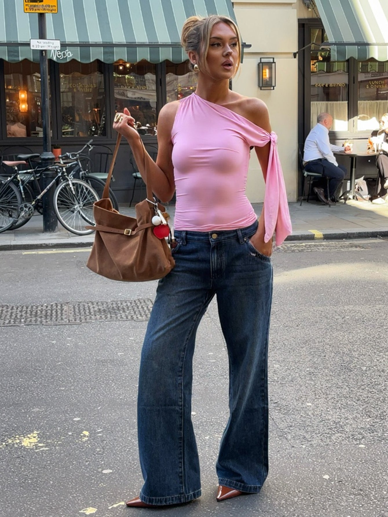 Moda europeia e americana da INS: nova camisola feminina feminina de cor sólida, alça de ombro único, alça justa, versátil e irregular para dropshipping