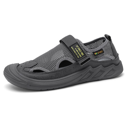 Sandálias de homem, sapatilhas de praia de exterior respiráveis de verão, sapatos casuais de rede de rede com sola macia, sapatos ocos antiderrapantes