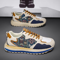 Sapatos masculinos 2025 nova primavera versátil aumento de altura tênis casuais adolescentes couro sola grossa Forrest Gump sapatos trendy
