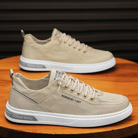 Novos sapatos casuais casuais masculinos para o verão masculino 2025, ténis de estudante versáteis e respiráveis, sapatos de lona masculinos
