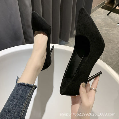 Primavera e Outono 2024 Novos sapatos profissionais de camurça rasa com bico agulhado preto, sapatos de exportação tamanho plus etiqueta, saltos altos para mulheres