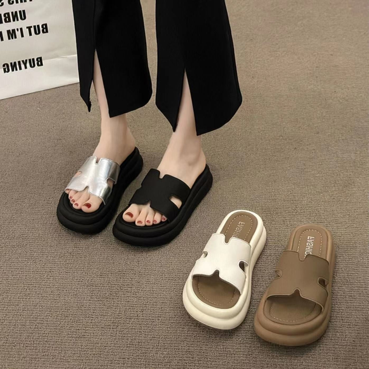 Sapatilhas de Mulher 2025 Verão Novo Bico Redondo Sandálias de Praia que Aumentam a Altura Sandálias de Moda Roupa Exterior para Mulher