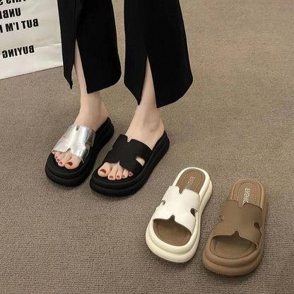 Sapatilhas de Mulher 2025 Verão Novo Bico Redondo Sandálias de Praia que Aumentam a Altura Sandálias de Moda Roupa Exterior para Mulher