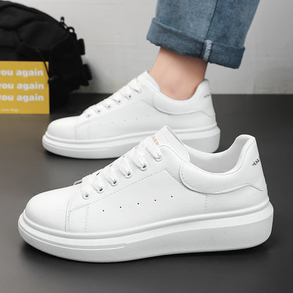 Sapatos masculinos de verão 2025, sapatos brancos pequenos e respiráveis, sapatos desportivos masculinos versáteis e com sola grossa, sapatos casuais, sapatos modernos